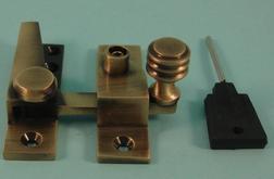 THD184L/AB Straight Arm Fastener - Locking - Reeded Knob in Antique Brass