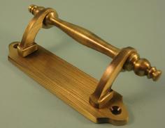 THD276/AB Sash Handle - Traditional in Antique Brass